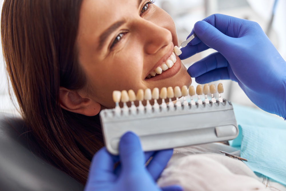 Facetas de porcelana em Bernardino de Campos: transforme seu sorriso com estética natural e acabamento sofisticado