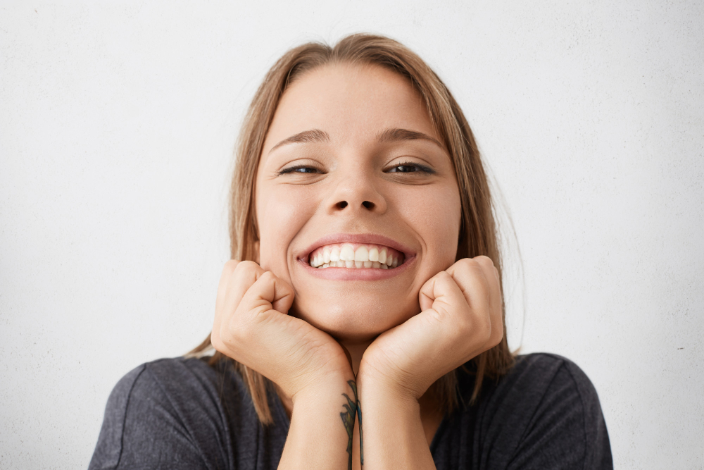 Clareamento dental: quando fazer o tratamento para conquistar um sorriso mais branco com segurança